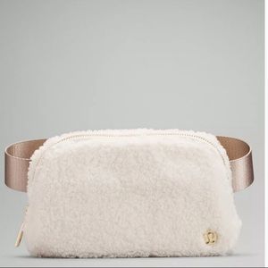 NWT Lululemon Everywhere Fleece Belt Bag Ivory
